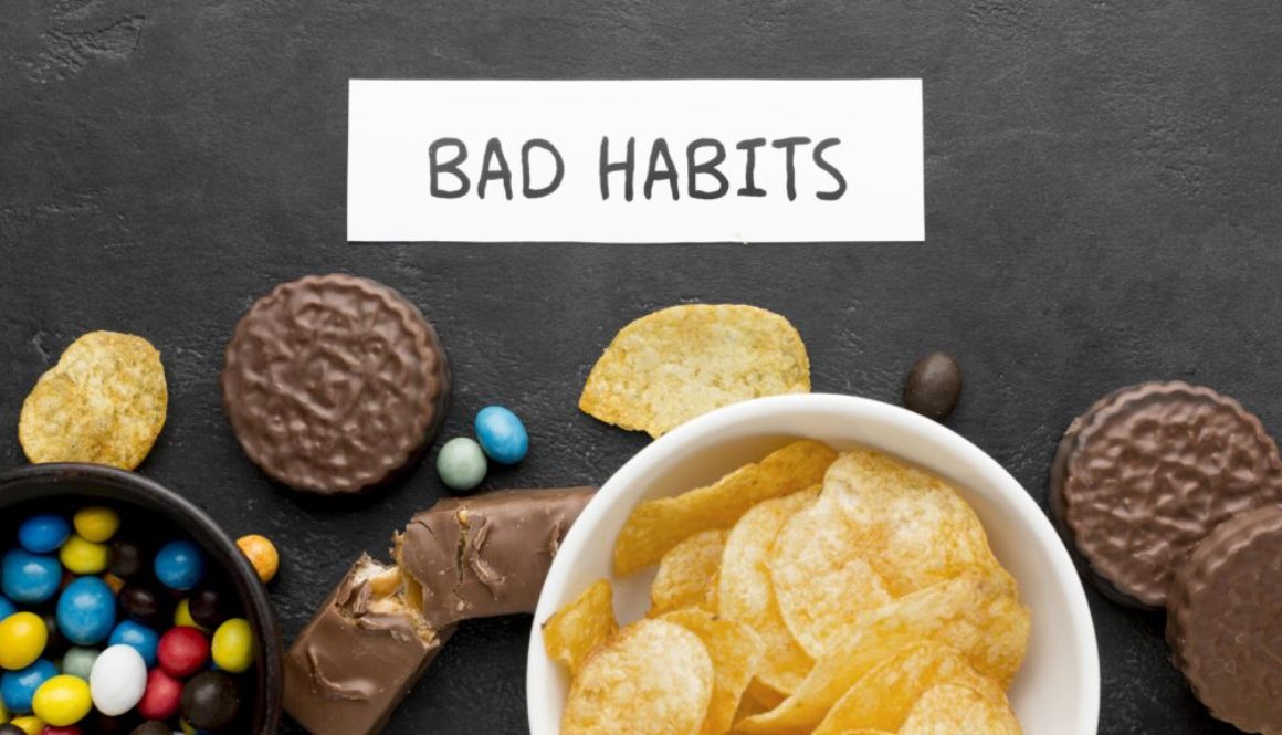 snacks-on-desk-bad-habits