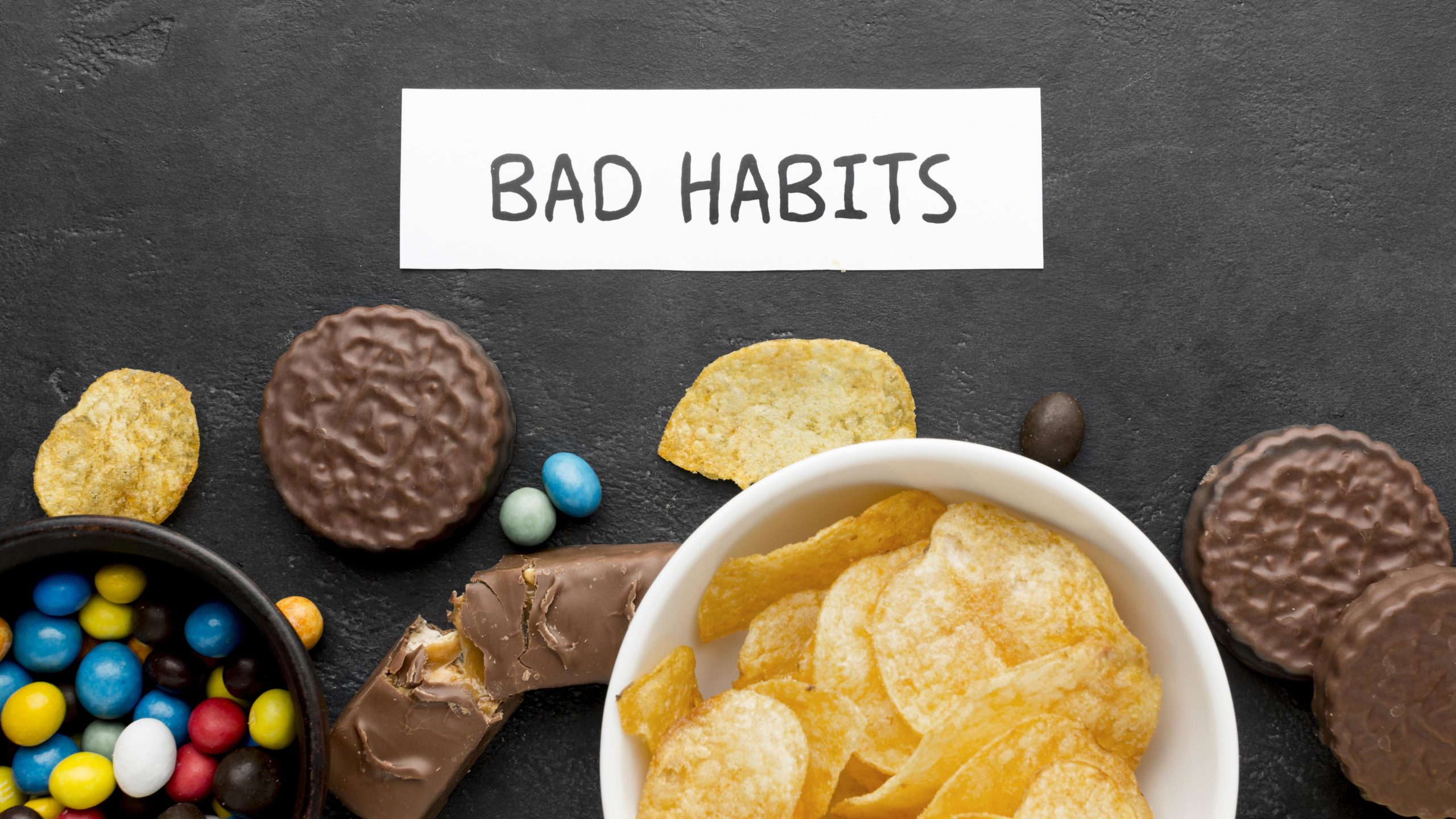 snacks-on-desk-bad-habits